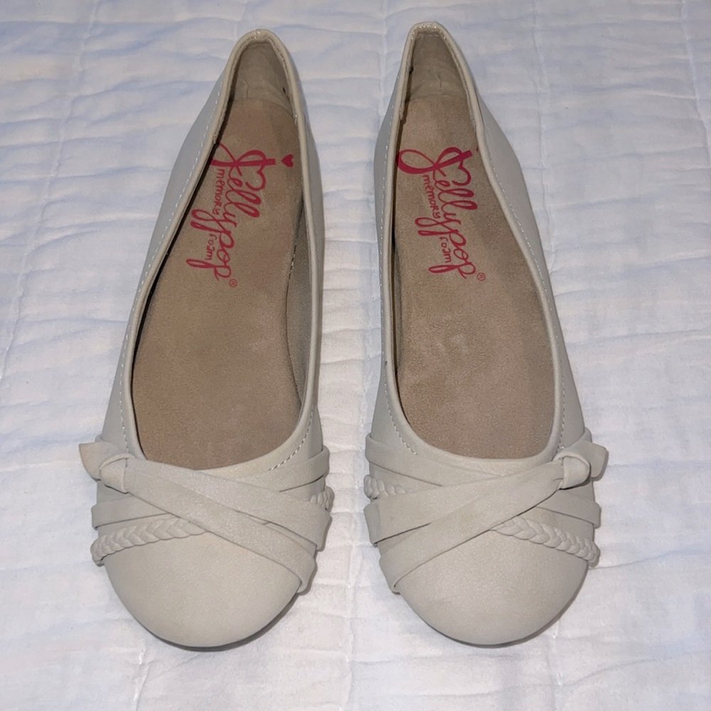 NEW Jellypop cream flats 8.5M
